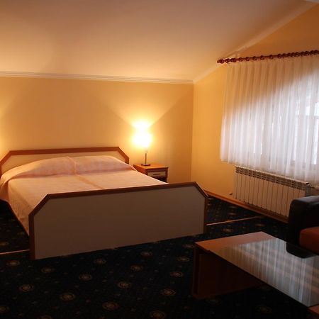 Kovanlika Hotel Razgrad エクステリア 写真