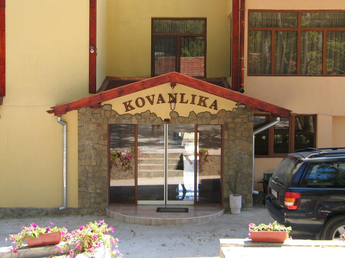 Kovanlika Hotel Razgrad エクステリア 写真