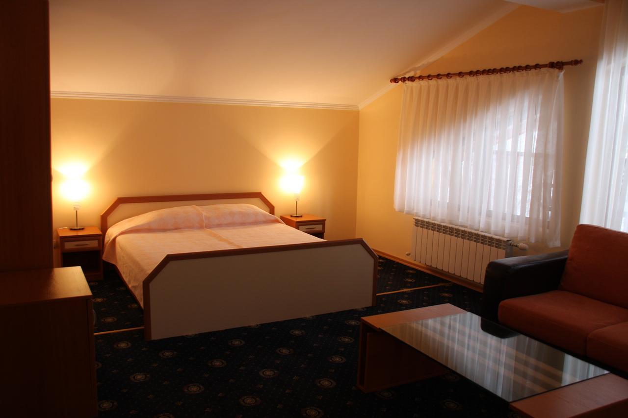 Kovanlika Hotel Razgrad エクステリア 写真